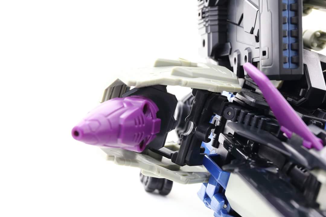 [Mastermind Creations] Produit Tiers - R-17 Carnifex - aka Overlord (TF Masterforce) - Page 3 8D5lYnyr