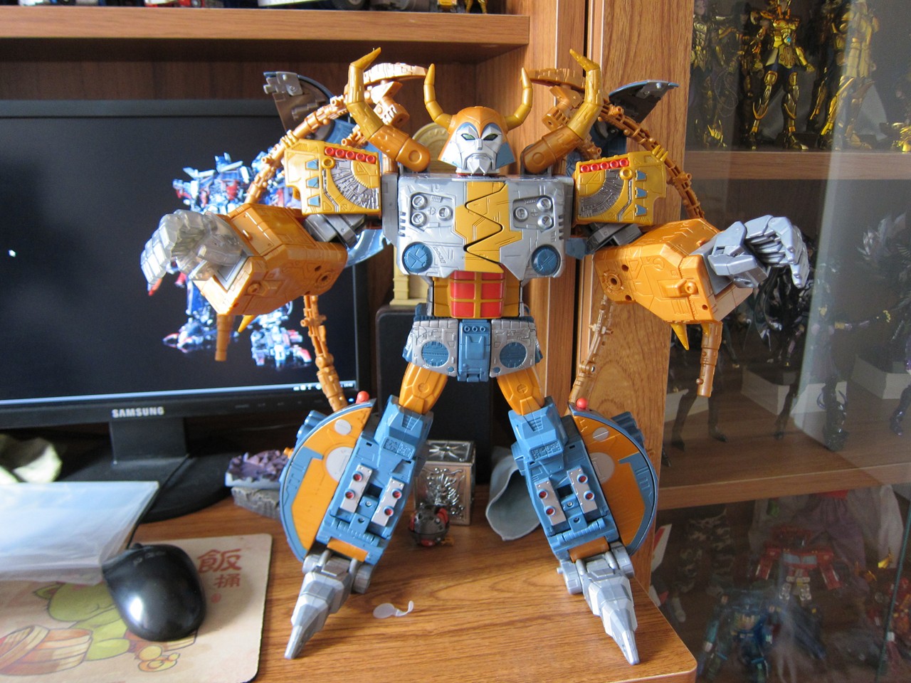 [Masterpiece Hasbro] 25TH ANNIVERSARY UNICRON with KRANIX - Sortie Septembre 2011 8ZzNhyIm