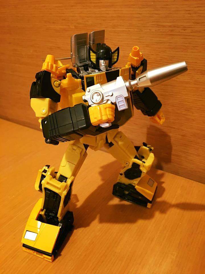 [Omnigonix] Produit Tiers - Jouet V-01 Spinout - aka Sunstreaker/Solo - Page 3 8primqSS