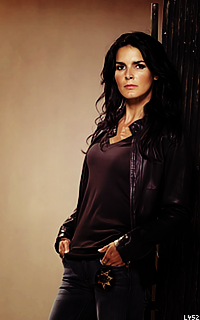 Angie Harmon 9uLVU1BW