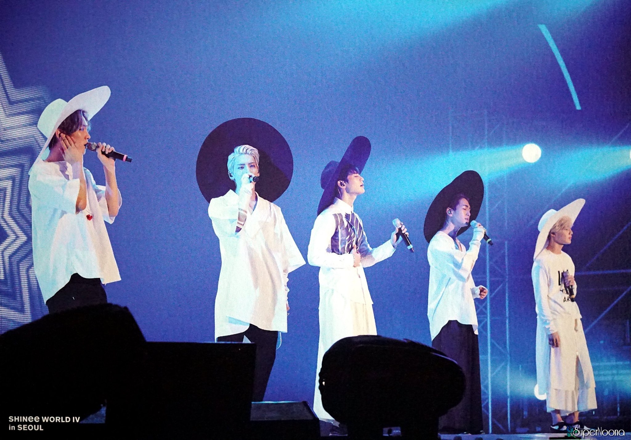 [IMG] SHINee World IV DVD Photoshoot  AGiS1p6E