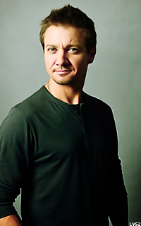 Jeremy Renner AQ5dxxrW