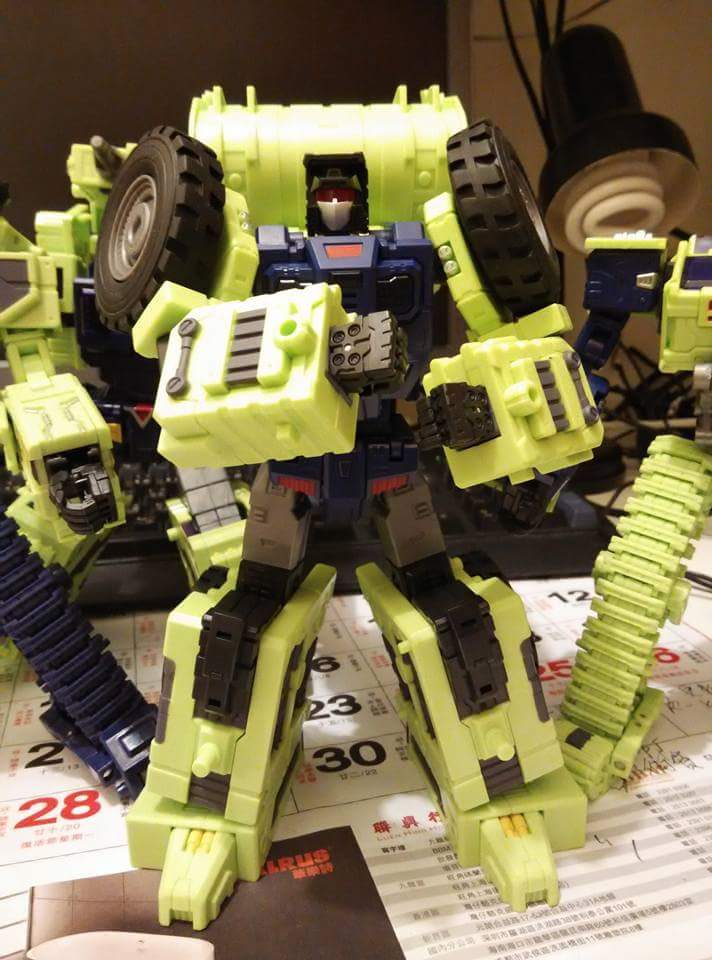 [Toyworld] Produit Tiers - Jouet TW-C Constructor aka Devastator/Dévastateur (Version vert G1 et jaune G2) - Page 5 AVEyGgGO