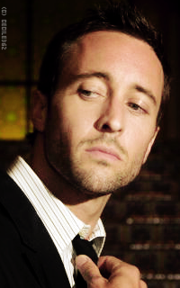 Alex O'Loughlin AcYbmD0w