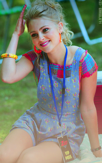 Annasophia Robb BKeOdFcE