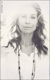 Elizabeth Mitchell Bx1635Y2