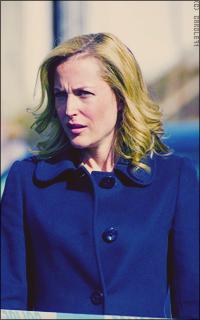 Gillian Anderson C5X1mBOc