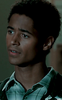 Alfred Enoch  CMwTigjg