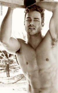 Taylor Kinney CSfwMDr9