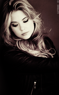 Ashley Benson DBe32rnh