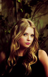 Ashley Benson DEtdZPVM