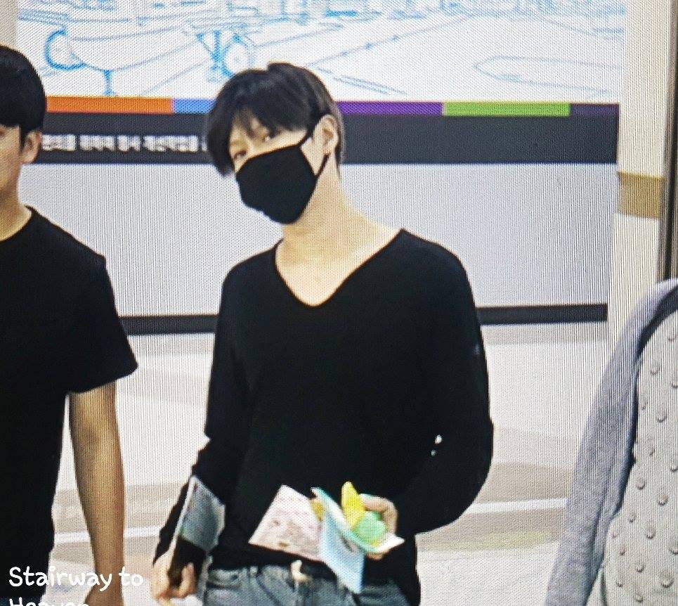 [IMG/160702] Taemin @ Aeropuerto Gimpo desde Japón DXEtYMq1