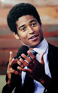 Alfred Enoch  DgMDNwUp