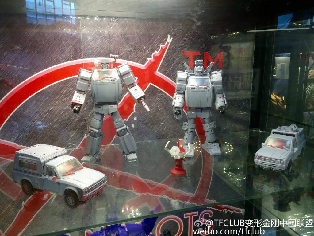 [X-Transbots] Produit Tiers - MX-8 Aegis (aka Trailbreaker/Glouton) + MX-9 Paean (aka Hoist/Treuil) E0i3pCGo