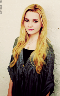 Abigail Breslin EQbJz5Ue