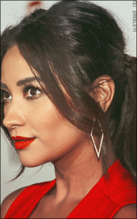 Shay Mitchell FVAKKWPf