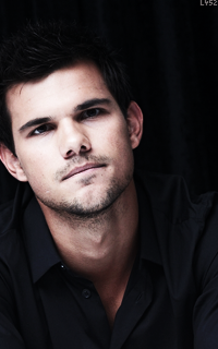 Taylor Lautner FY45upi2