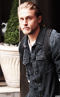 Charlie Hunnam Fgz4QIyd