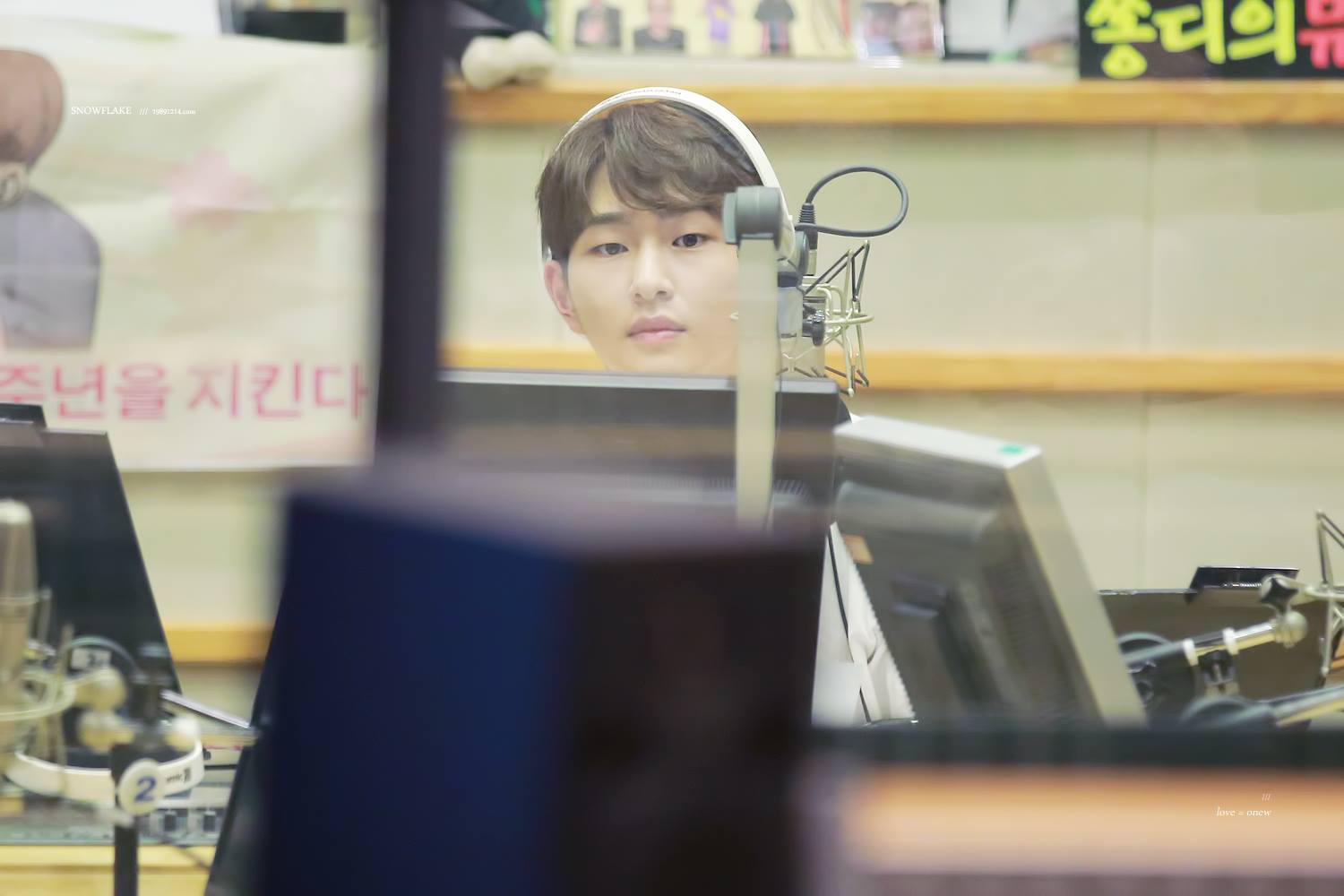 [IMG/160705] Onew @ DJ Especial - KBS Sukira Kiss The Radio FlDKNb2D