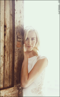 Taylor Schilling Fv0TTeNy