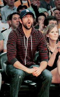 Zachary Levi GOrcKWL8