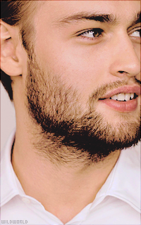 Douglas Booth HU1uQLHE