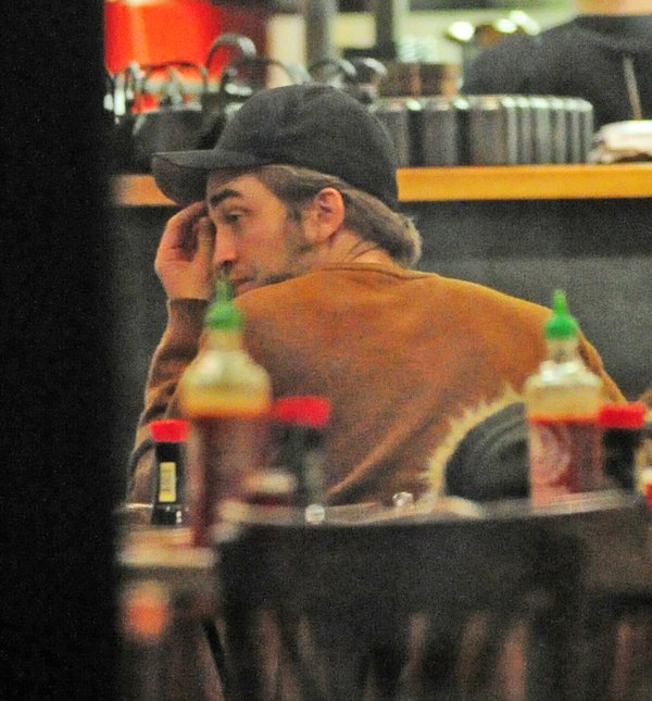 2 Enero - Nuevas fotos de Rob!!!! HgSFcCXr