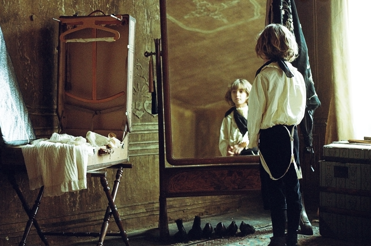 25 Mayo - Nuevos Stills de "The Childhood of a Leader"!!! ( CONTIENE SPOILERS ) IGAWTxve