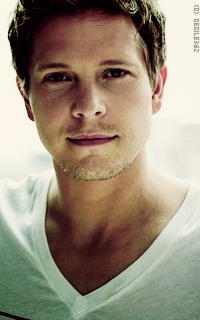 Matt Czuchry ITYEsT8x