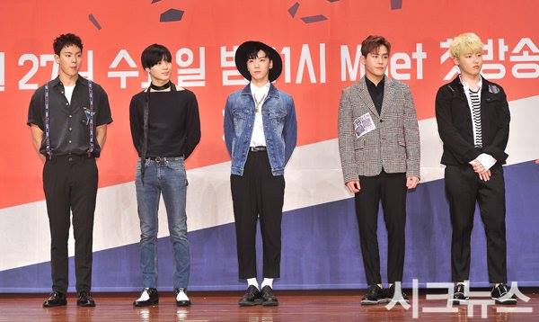 [IMG/160722] Taemin @ Conferencia de Prensa 'Hit The Stage'. JDbS5FS2