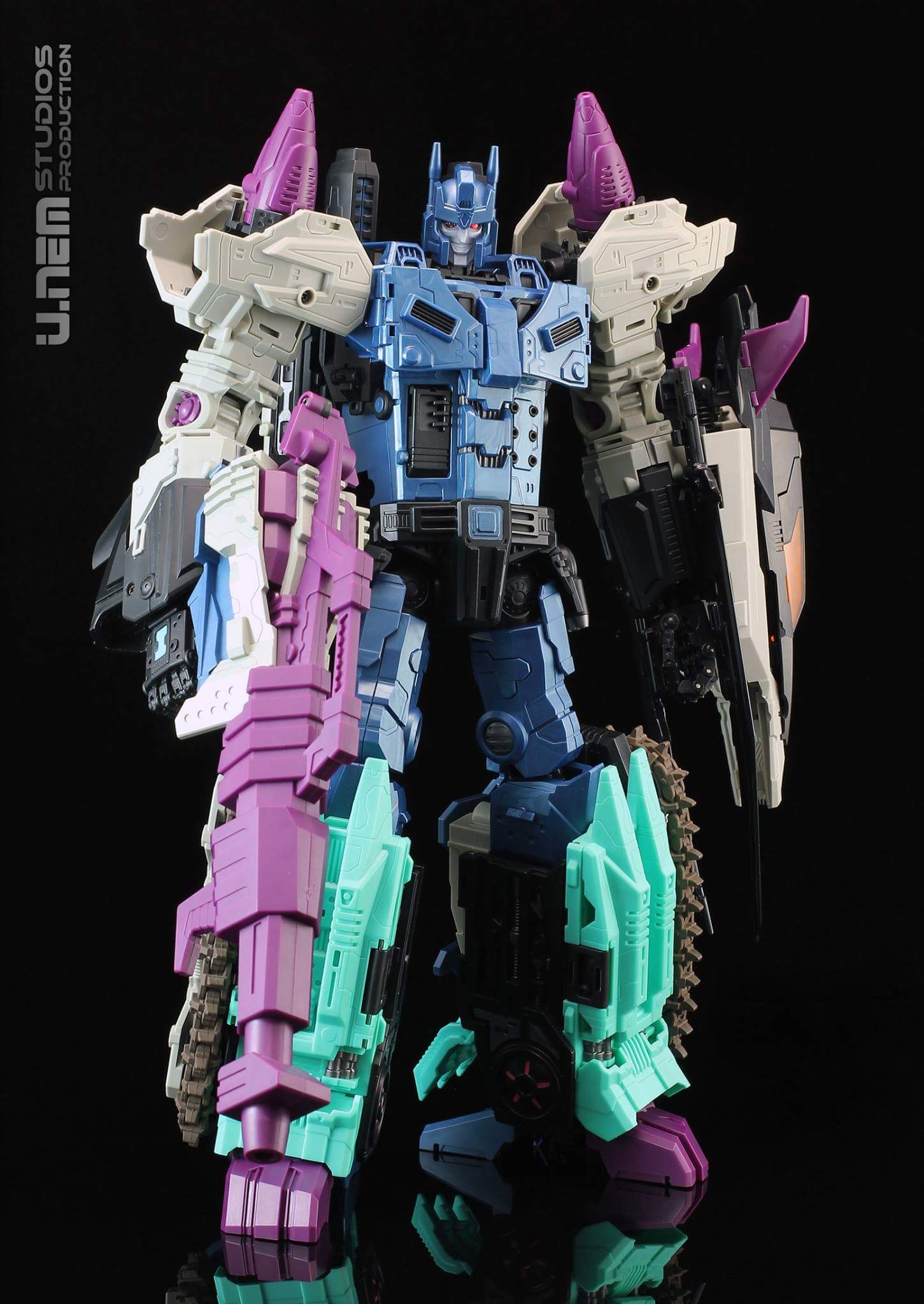 [Mastermind Creations] Produit Tiers - R-17 Carnifex - aka Overlord (TF Masterforce) - Page 2 JMjBl8Tj