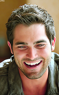 Tyler Hoechlin JyIwc1Ps