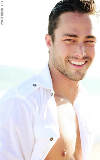 Taylor Kinney L32uXPIw