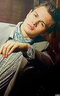 Ansel Elgort  LK4kRVXr