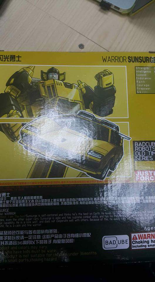 [Masterpiece Tiers] BADCUBE OTS-08 SUNSURGE aka SUNSTREAKER - Sortie Janvier 2016 - Page 4 LcfFzIeG