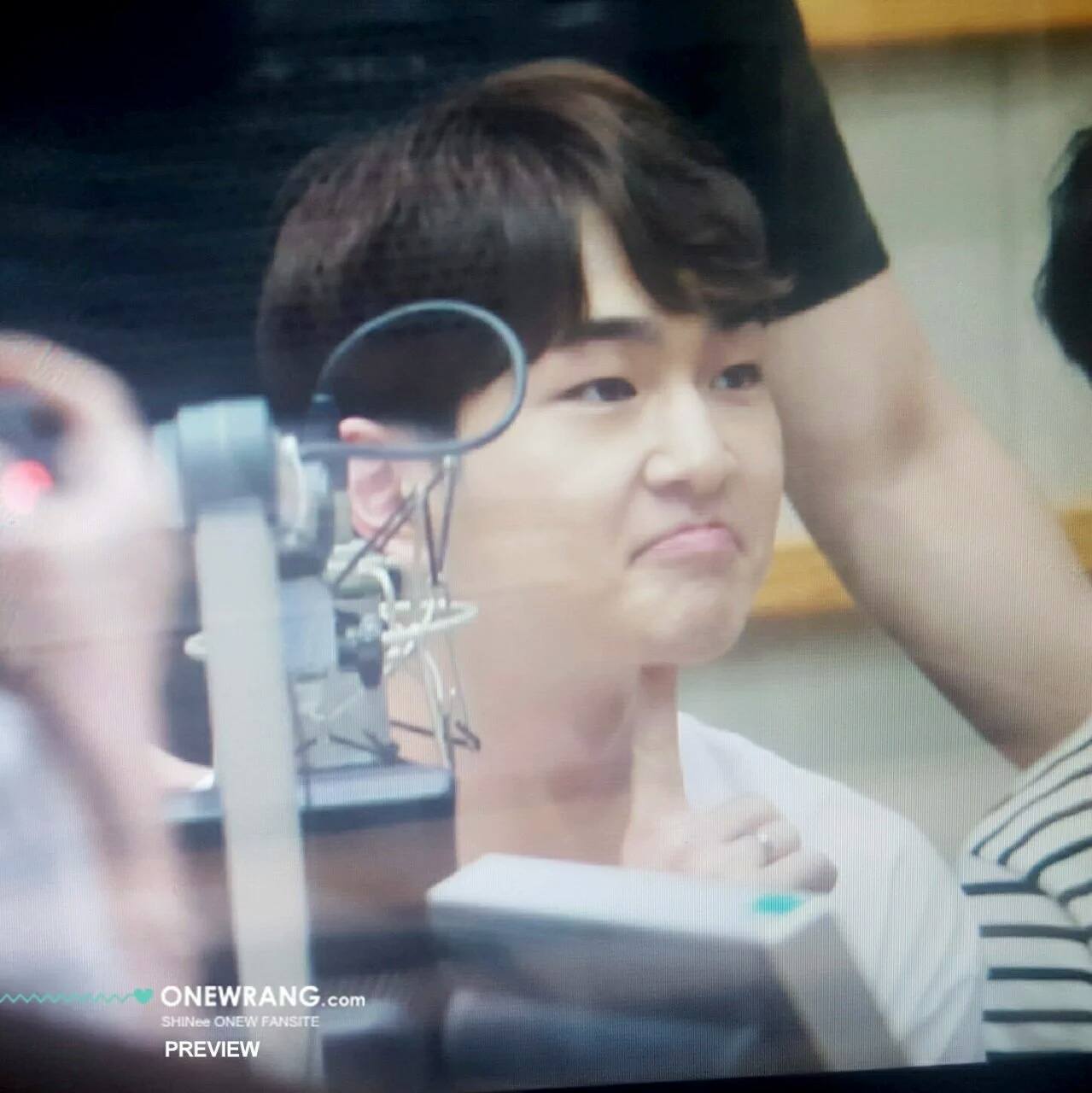 [IMG/160705] Onew @ DJ Especial - KBS Sukira Kiss The Radio MOZ1HpCL