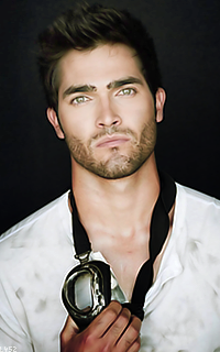 Tyler Hoechlin MZWFNHF0