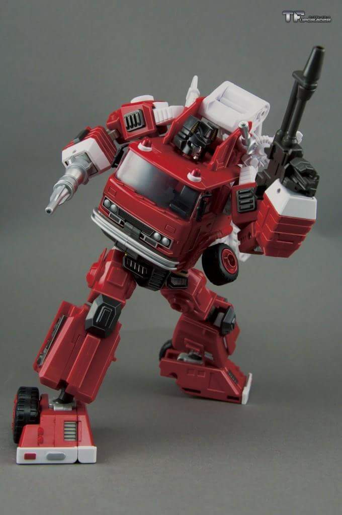 [Masterpiece Tiers] MAKETOYS MTRM-03 HELLFIRE aka INFERNO - Sortie Fevrier 2016 - Page 2 Mhd31mky