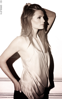 Stana Katic MpXEn9bq