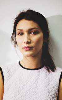 Bella Hadid NPjKCxcn