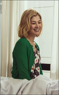 Rosamund Pike Nuh4COKa