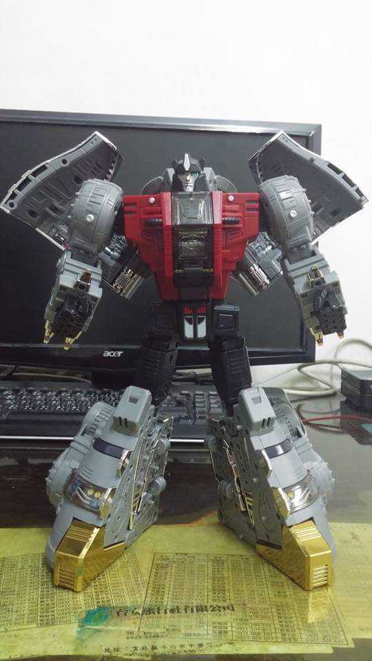 [Fanstoys] Produit Tiers - Dinobots - FT-04 Scoria, FT-05 Soar, FT-06 Sever, FT-07 Stomp, FT-08 Grinder - Page 9 O02zDuJ3