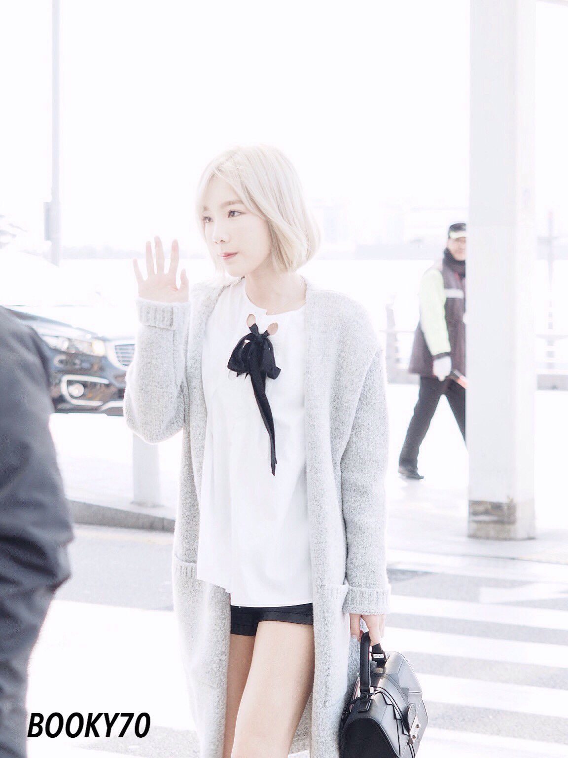 [PIC][24-03-2016]TaeYeon khởi hành đi Abu Dhabi  để tham dự “KCON 2016 Abu Dhabi” vào sáng nay OjFVRCzO