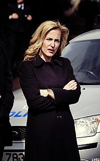 Gillian Anderson OmLBjqfU