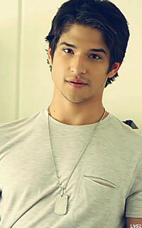 Tyler Posey P792RZRz