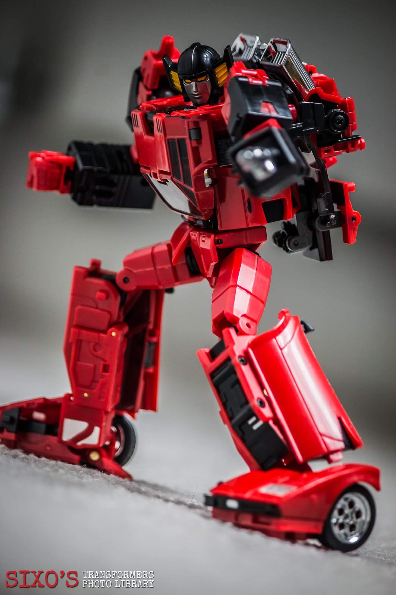 [Masterpiece Tiers] BADCUBE OTS-SP 01 SUNSURGE aka SUNSTREAKER DIACLONE - Sortie Mars 2016 QYTHlol3