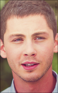 Logan Lerman QmLyRilK