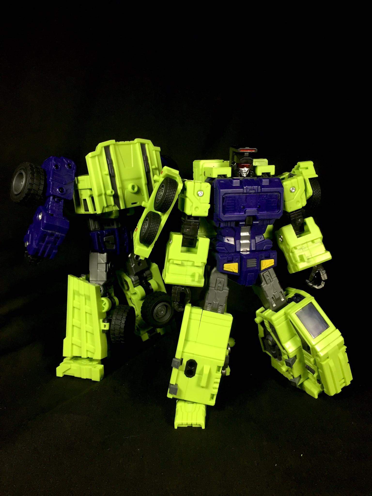 [Combiners Tiers] TOYWORLD TW-C CONSTRUCTOR aka DEVASTATOR - Sortie 2016 - Page 15 QuQredCK