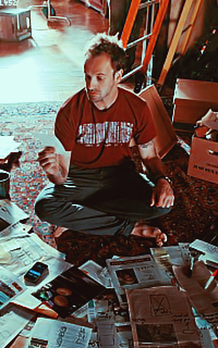 Jonny Lee Miller QxRxmsf7