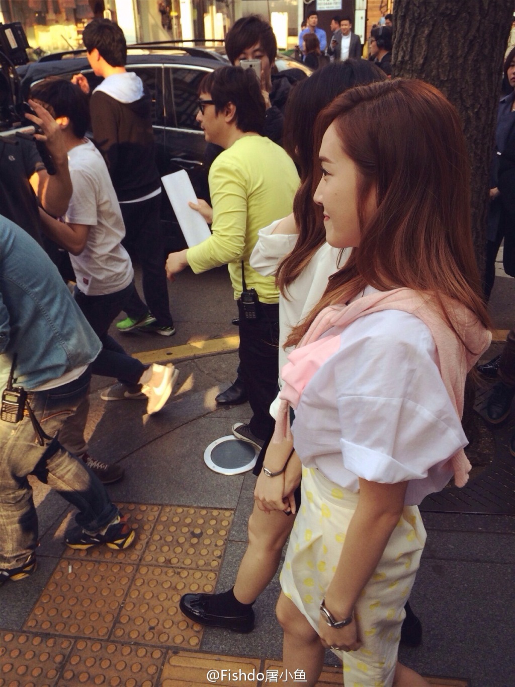 {140401} Jessica y Krystal filmando "Cover Girl" en Shinsadong R02Bv6Et